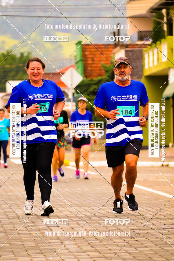 Buy your photos of the event2 Viacredi Alto Vale em Movimento on Fotop
