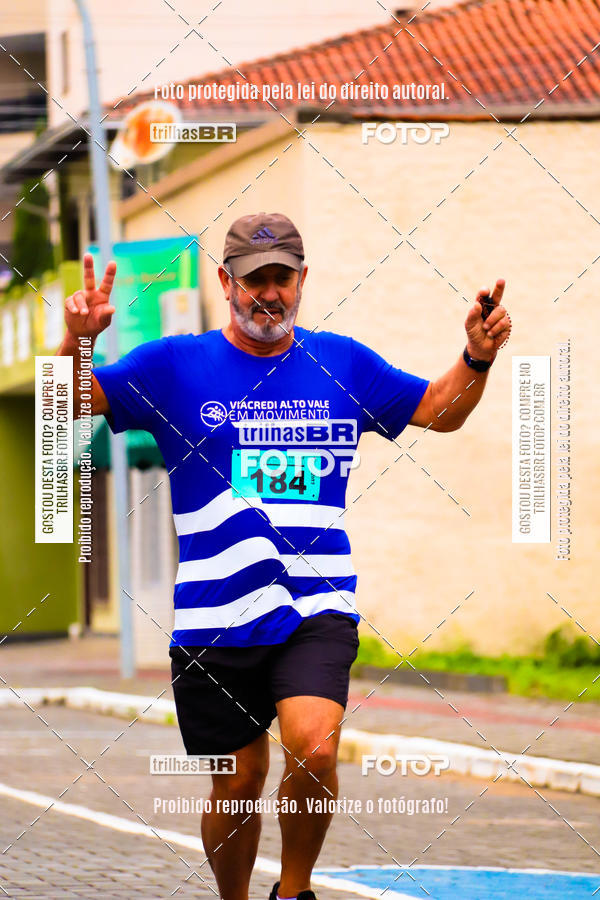 Buy your photos of the event2 Viacredi Alto Vale em Movimento on Fotop