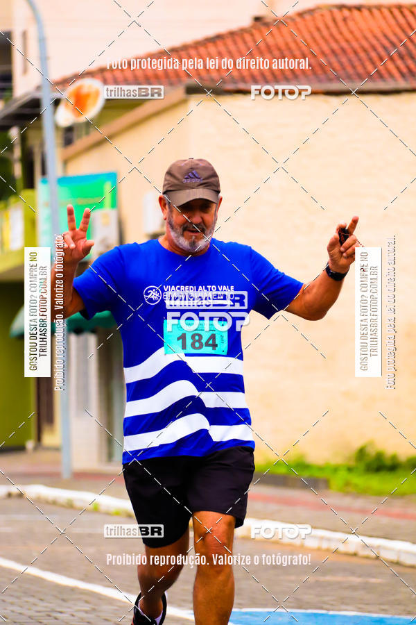 Buy your photos of the event2 Viacredi Alto Vale em Movimento on Fotop