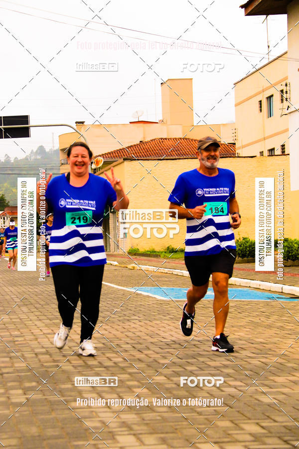 Buy your photos of the event2 Viacredi Alto Vale em Movimento on Fotop