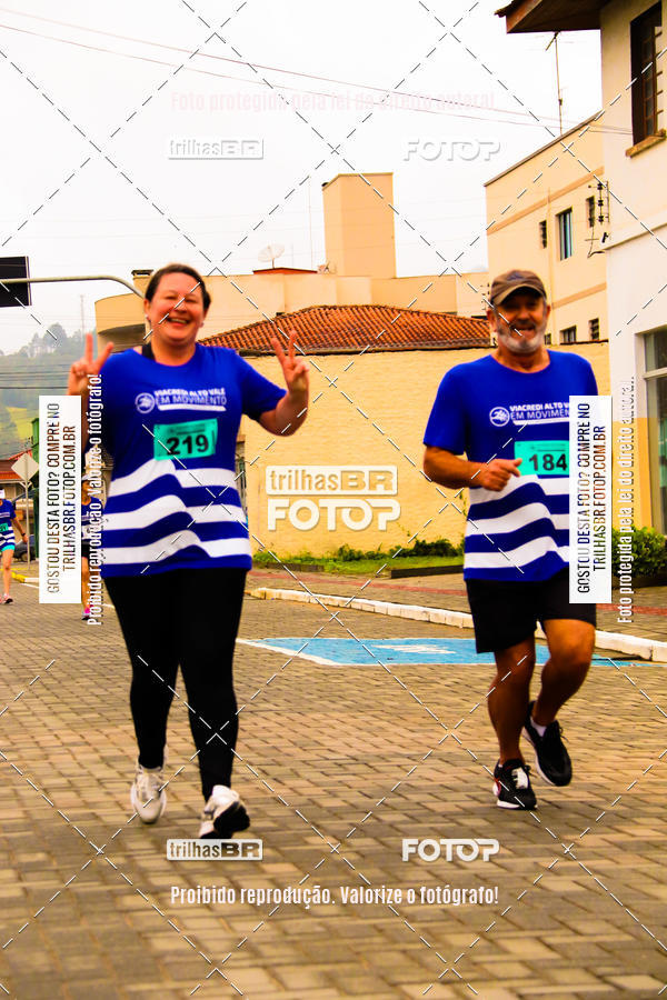 Buy your photos of the event2 Viacredi Alto Vale em Movimento on Fotop