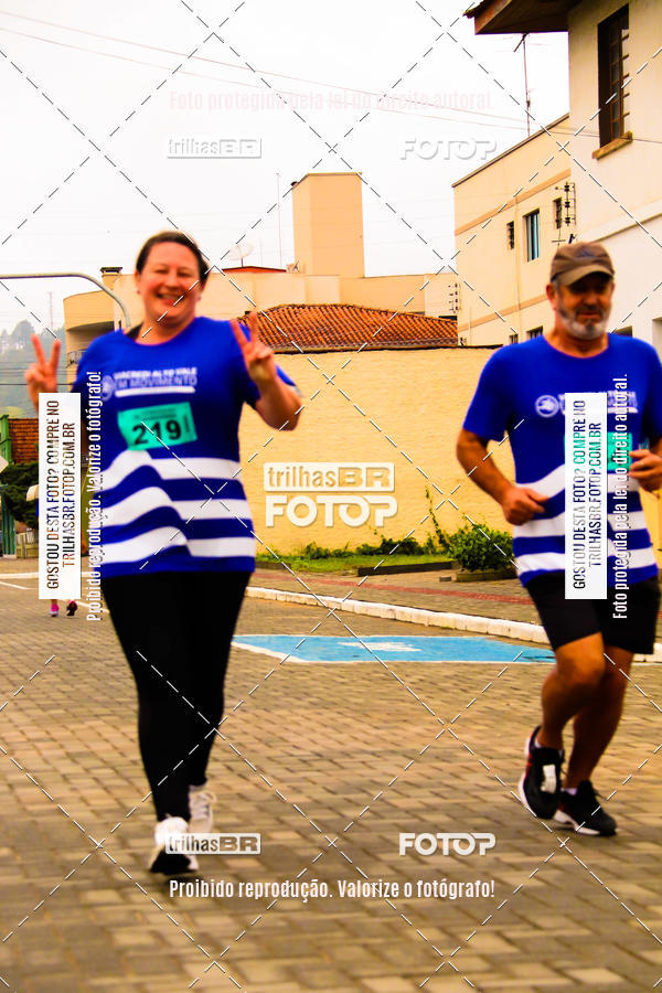 Buy your photos of the event2 Viacredi Alto Vale em Movimento on Fotop