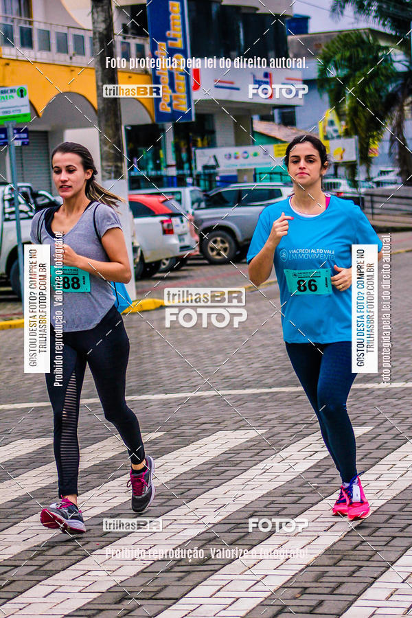 Buy your photos of the event2 Viacredi Alto Vale em Movimento on Fotop