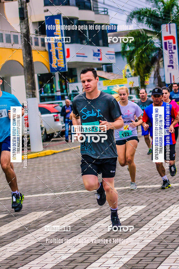 Buy your photos of the event2 Viacredi Alto Vale em Movimento on Fotop