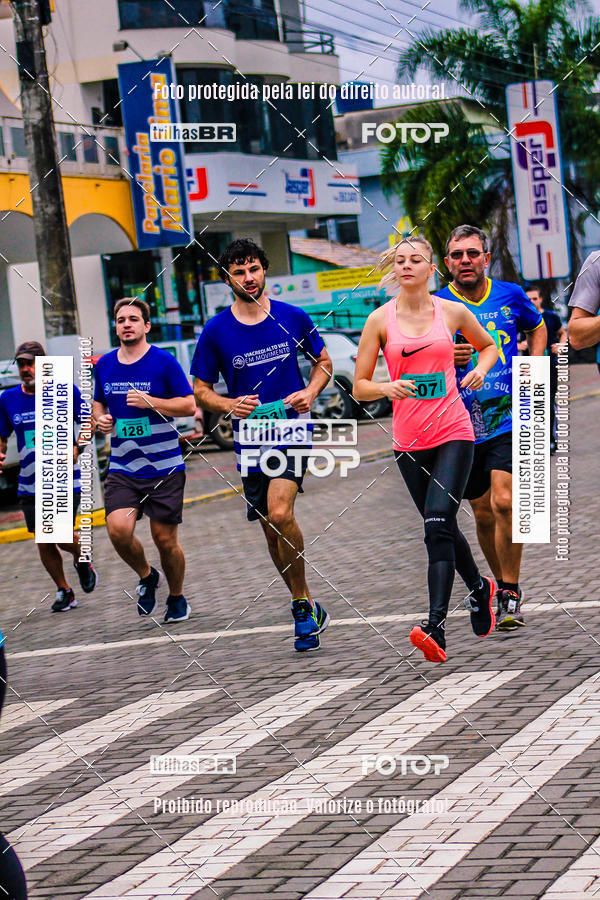 Buy your photos of the event2 Viacredi Alto Vale em Movimento on Fotop