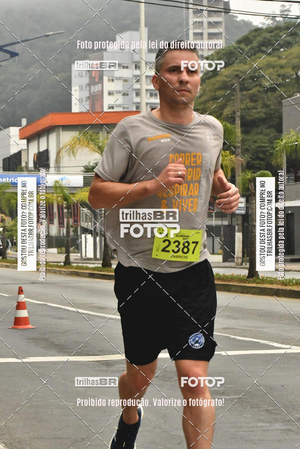 Buy your photos of the eventMeia Maratona de Blumenau on Fotop