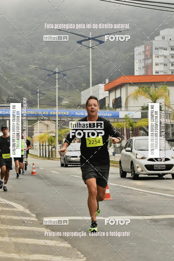 Buy your photos of the eventMeia Maratona de Blumenau on Fotop