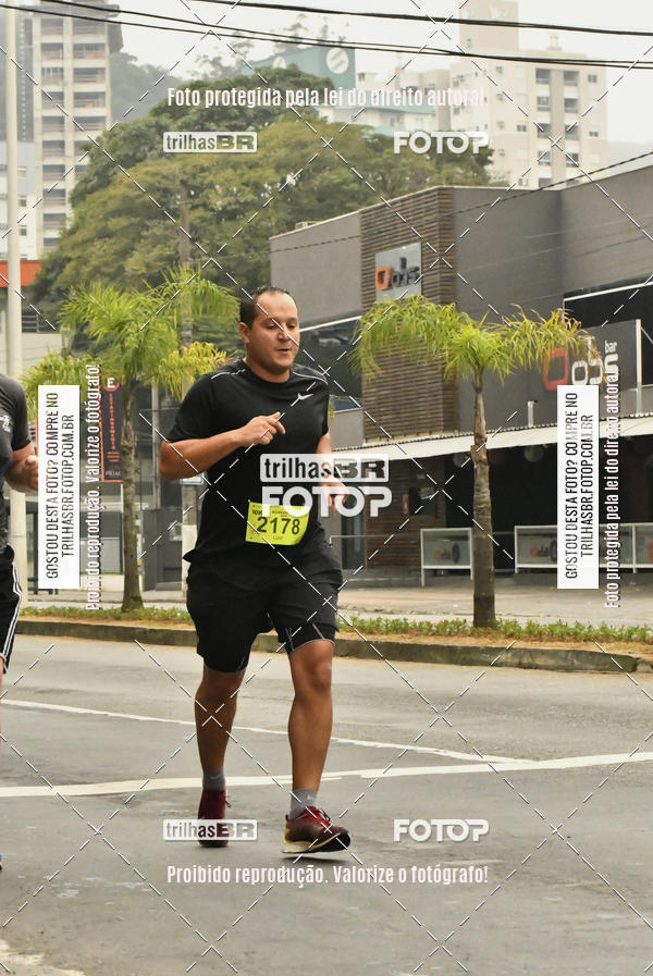 Buy your photos of the eventMeia Maratona de Blumenau on Fotop