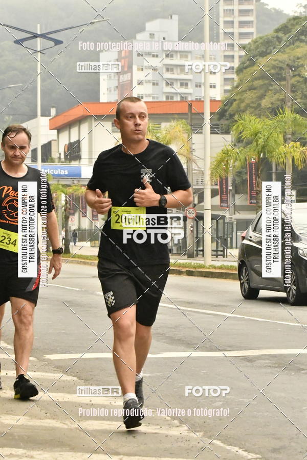 Buy your photos of the eventMeia Maratona de Blumenau on Fotop