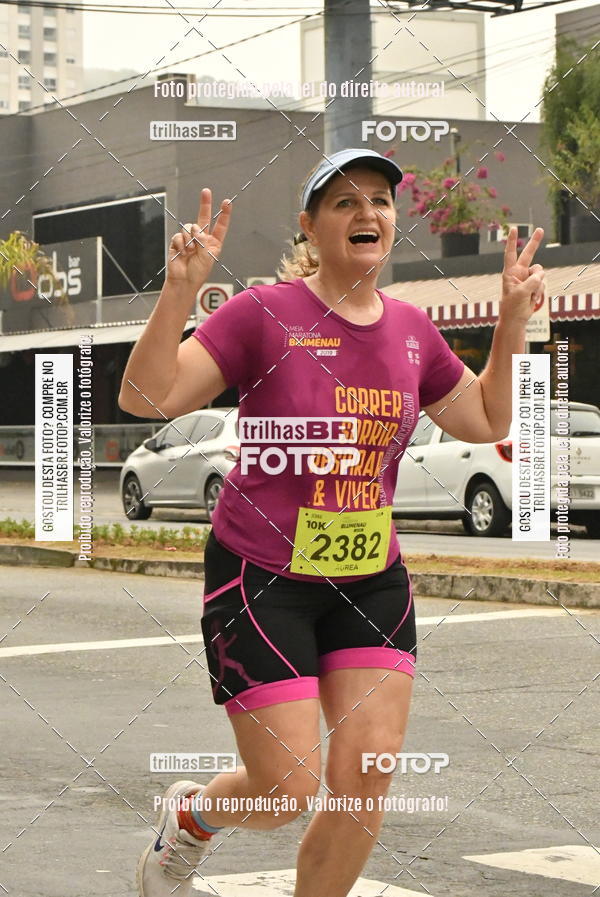 Buy your photos of the eventMeia Maratona de Blumenau on Fotop