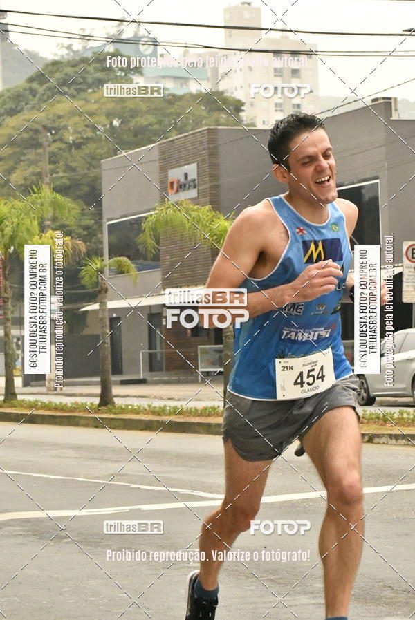 Buy your photos of the eventMeia Maratona de Blumenau on Fotop