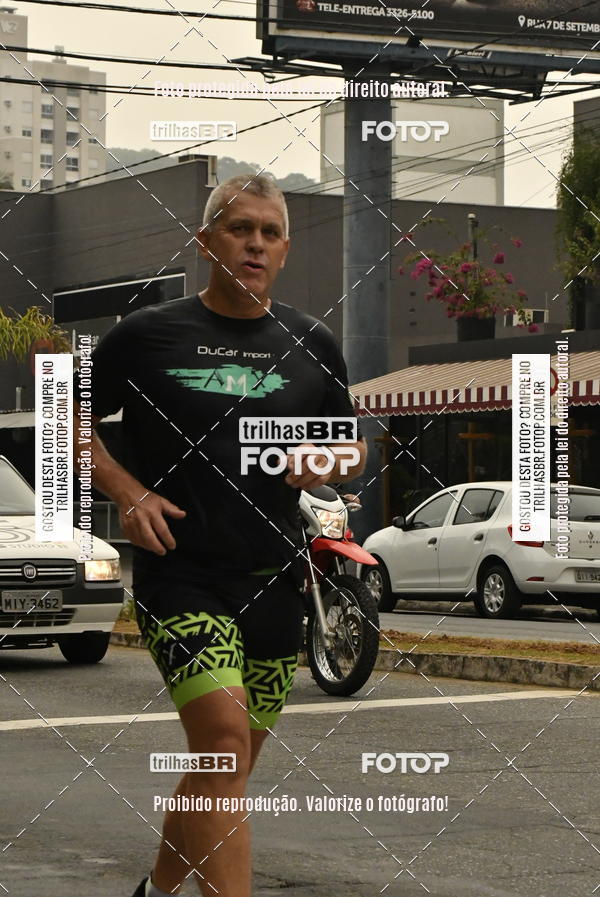 Buy your photos of the eventMeia Maratona de Blumenau on Fotop