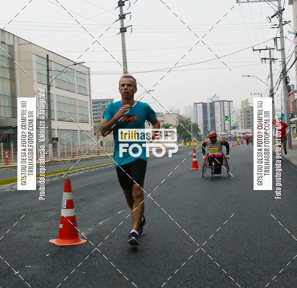 Buy your photos of the eventMeia Maratona de Blumenau on Fotop