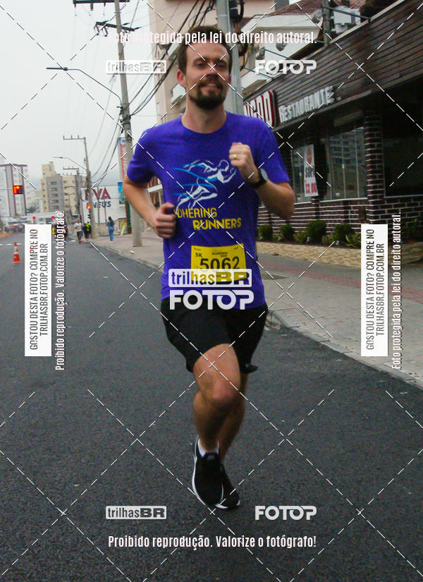 Buy your photos of the eventMeia Maratona de Blumenau on Fotop