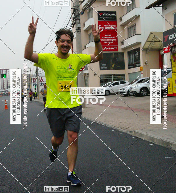 Buy your photos of the eventMeia Maratona de Blumenau on Fotop