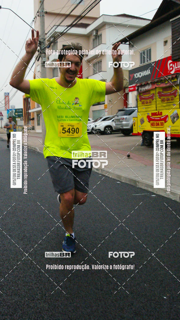 Buy your photos of the eventMeia Maratona de Blumenau on Fotop