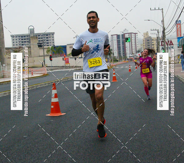Buy your photos of the eventMeia Maratona de Blumenau on Fotop