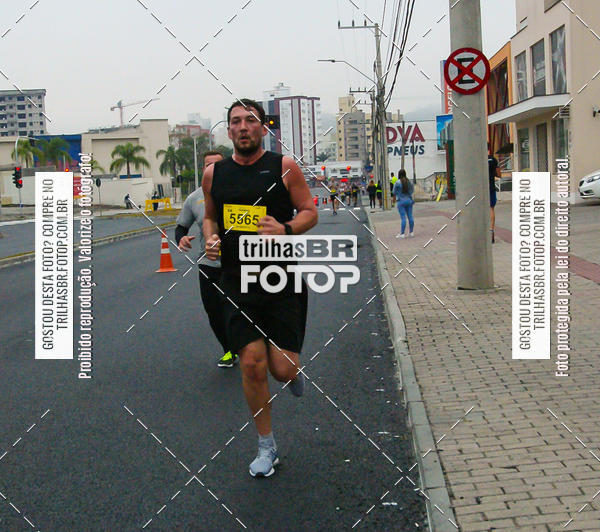 Buy your photos of the eventMeia Maratona de Blumenau on Fotop