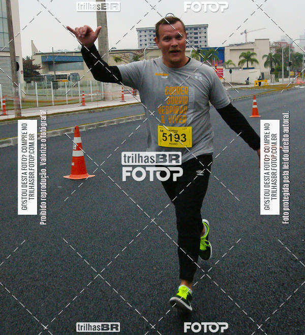 Buy your photos of the eventMeia Maratona de Blumenau on Fotop