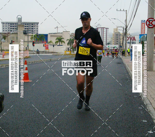 Buy your photos of the eventMeia Maratona de Blumenau on Fotop