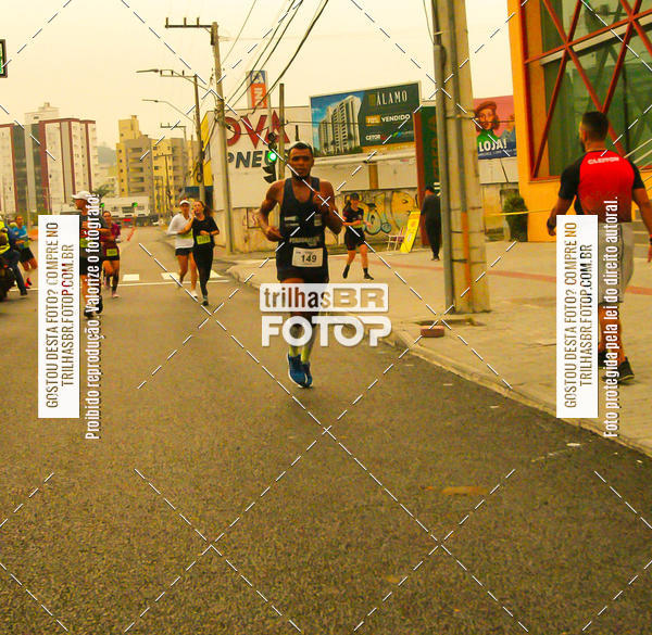 Buy your photos of the eventMeia Maratona de Blumenau on Fotop