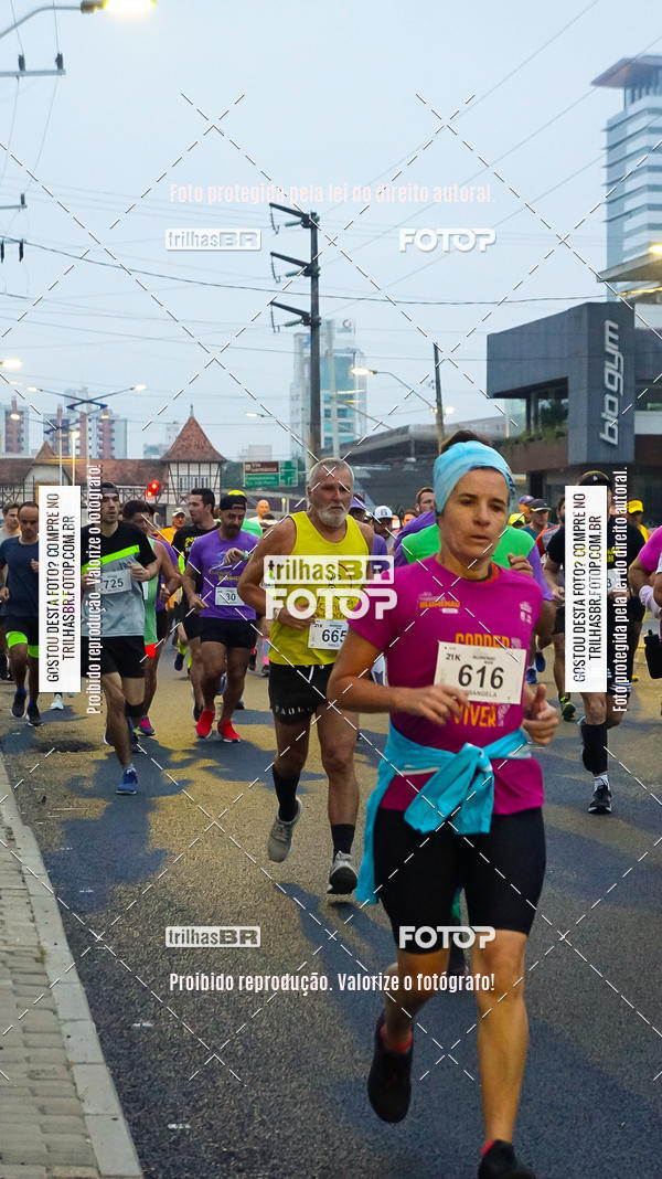 Buy your photos of the eventMeia Maratona de Blumenau on Fotop