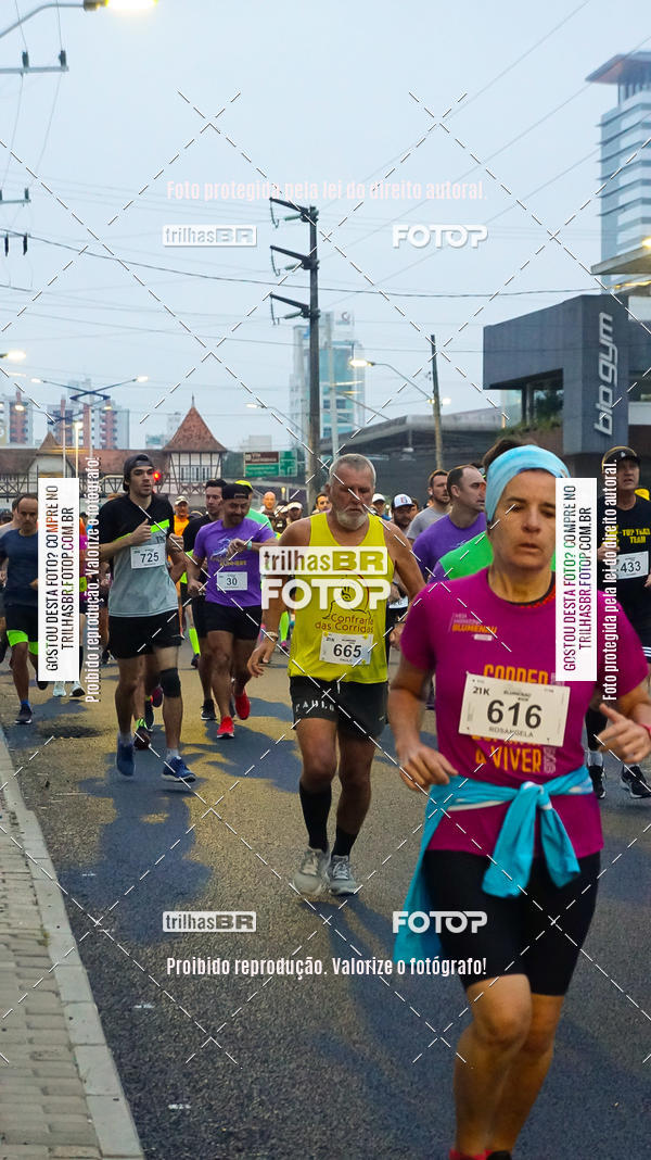 Buy your photos of the eventMeia Maratona de Blumenau on Fotop