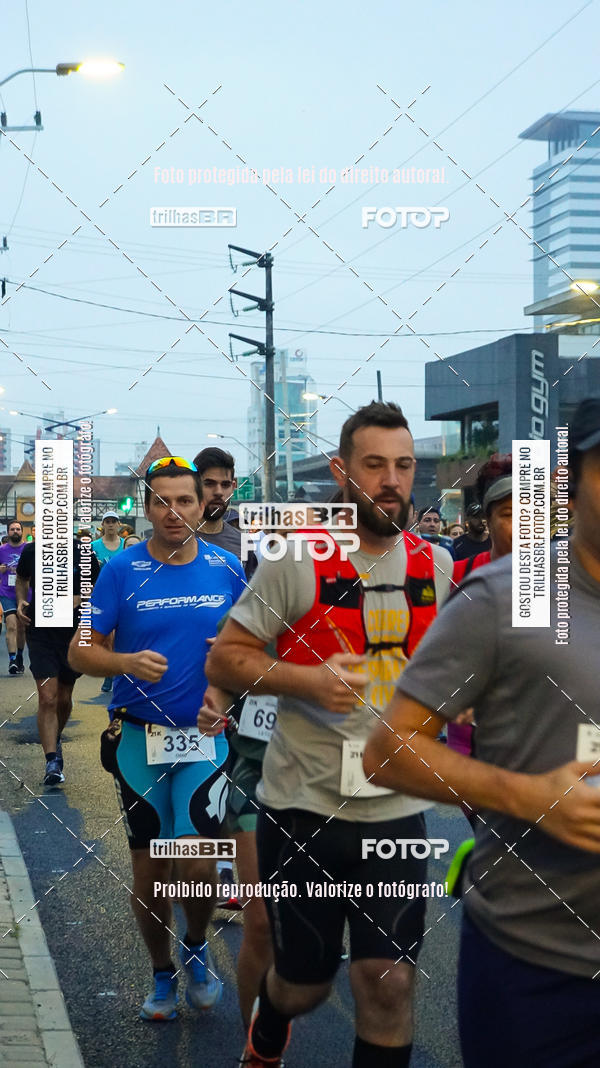 Buy your photos of the eventMeia Maratona de Blumenau on Fotop