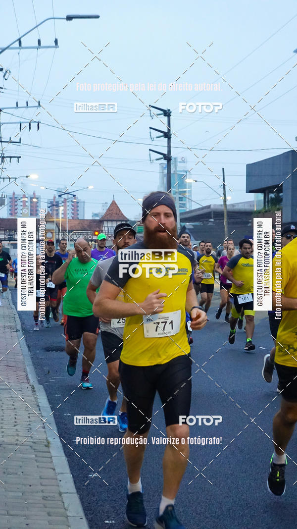 Buy your photos of the eventMeia Maratona de Blumenau on Fotop