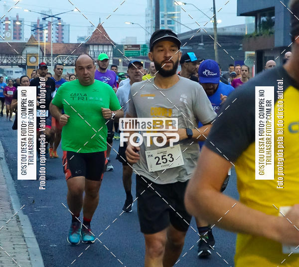Buy your photos of the eventMeia Maratona de Blumenau on Fotop