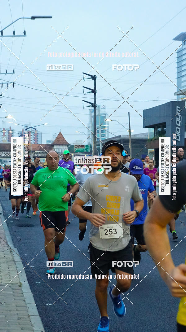 Buy your photos of the eventMeia Maratona de Blumenau on Fotop