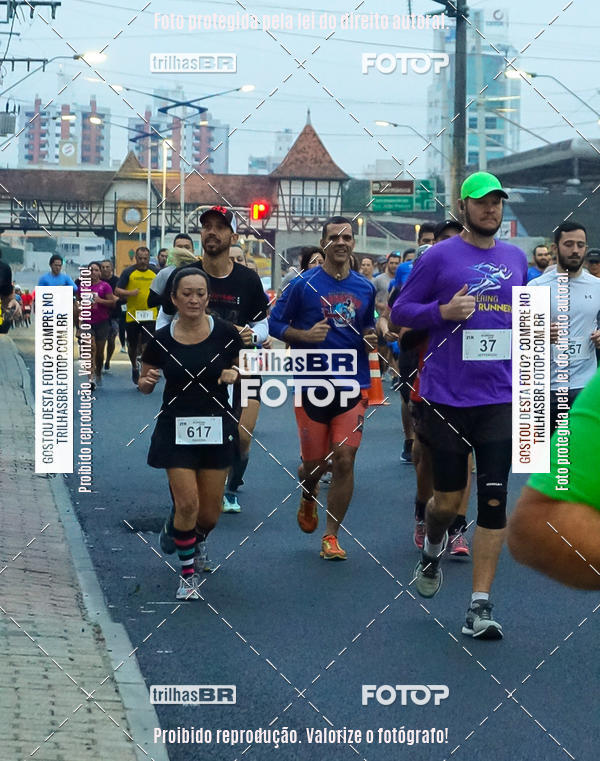 Buy your photos of the eventMeia Maratona de Blumenau on Fotop