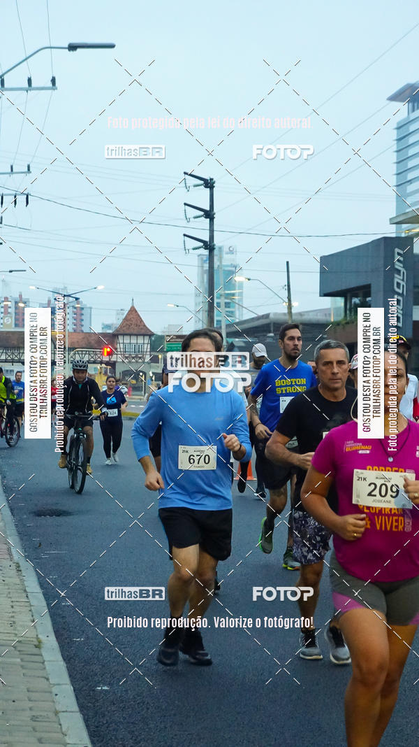Buy your photos of the eventMeia Maratona de Blumenau on Fotop