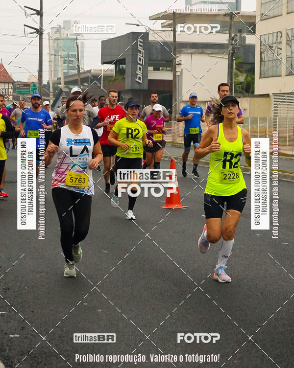 Buy your photos of the eventMeia Maratona de Blumenau on Fotop
