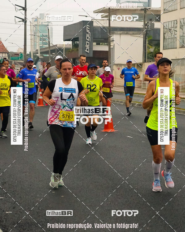 Buy your photos of the eventMeia Maratona de Blumenau on Fotop