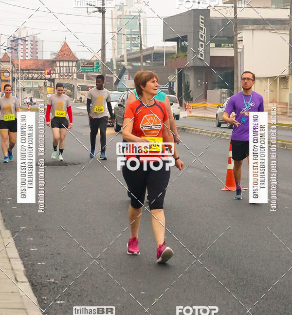 Buy your photos of the eventMeia Maratona de Blumenau on Fotop