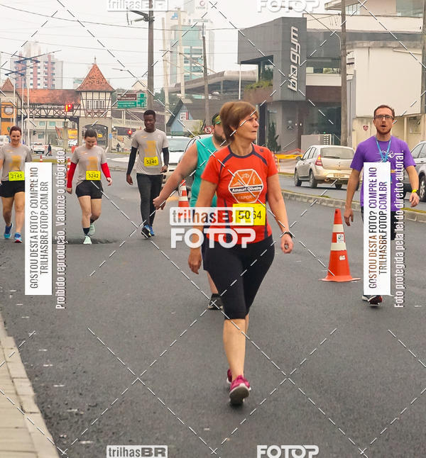 Buy your photos of the eventMeia Maratona de Blumenau on Fotop
