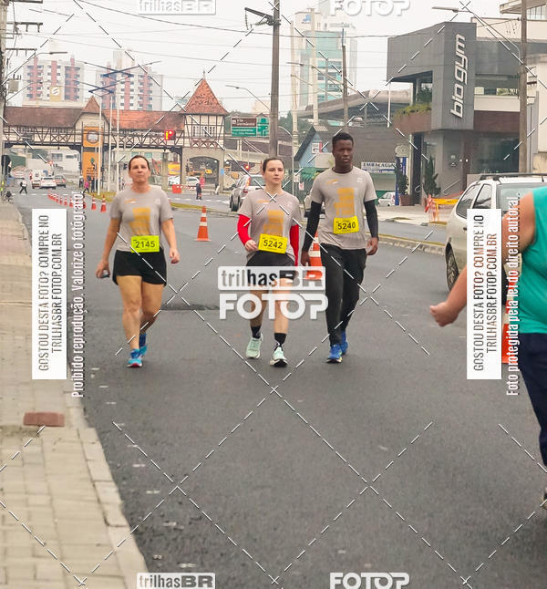 Buy your photos of the eventMeia Maratona de Blumenau on Fotop