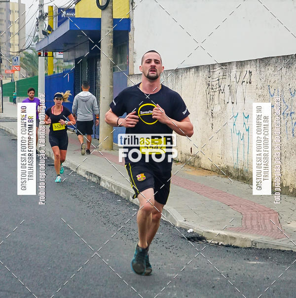 Buy your photos of the eventMeia Maratona de Blumenau on Fotop