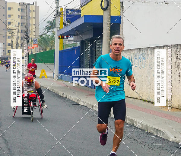 Buy your photos of the eventMeia Maratona de Blumenau on Fotop