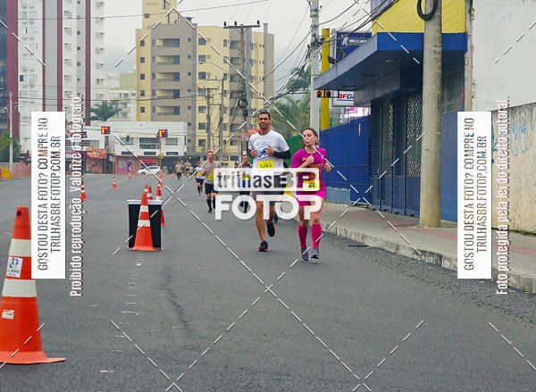 Buy your photos of the eventMeia Maratona de Blumenau on Fotop