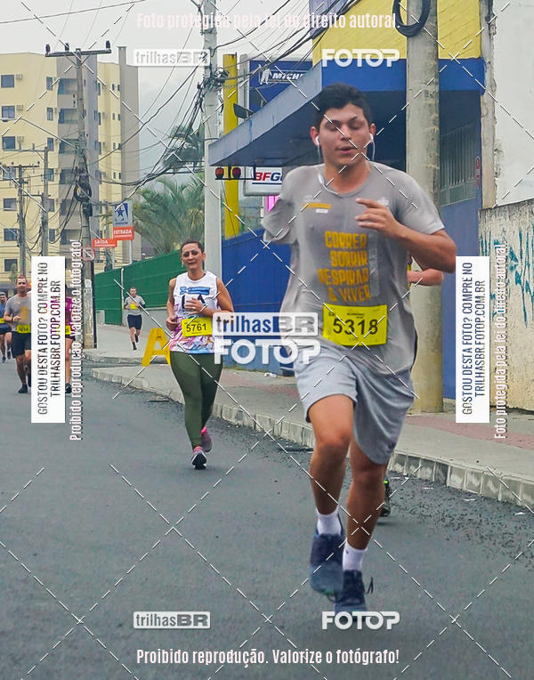 Buy your photos of the eventMeia Maratona de Blumenau on Fotop