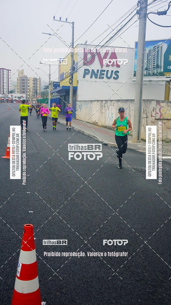 Buy your photos of the eventMeia Maratona de Blumenau on Fotop