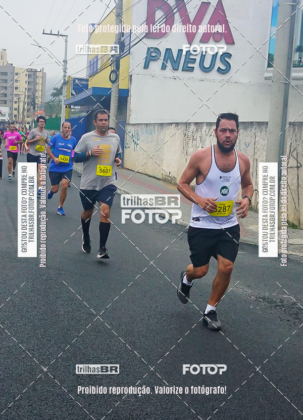 Buy your photos of the eventMeia Maratona de Blumenau on Fotop