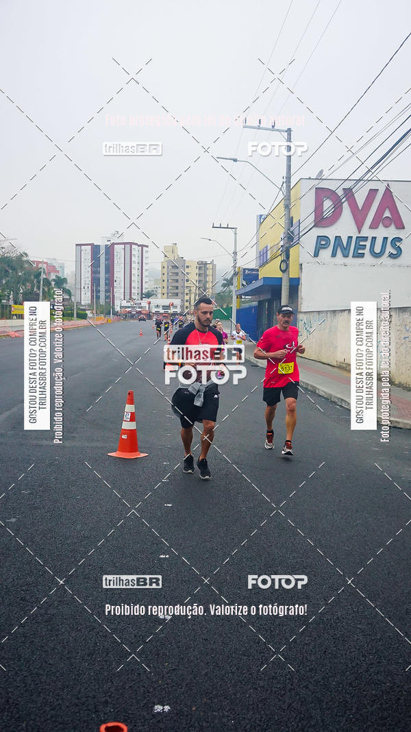 Buy your photos of the eventMeia Maratona de Blumenau on Fotop