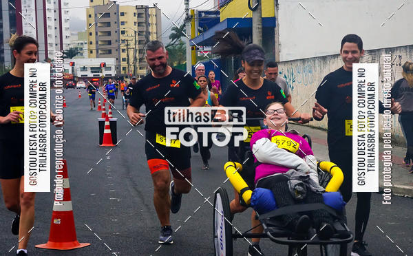 Buy your photos of the eventMeia Maratona de Blumenau on Fotop