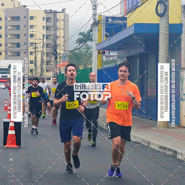 Buy your photos of the eventMeia Maratona de Blumenau on Fotop