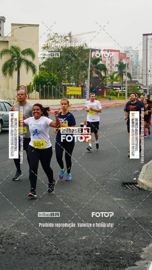 Buy your photos of the eventMeia Maratona de Blumenau on Fotop