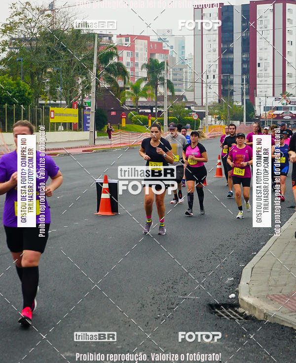 Buy your photos of the eventMeia Maratona de Blumenau on Fotop