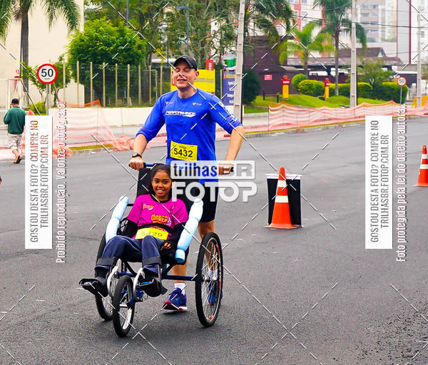 Buy your photos of the eventMeia Maratona de Blumenau on Fotop